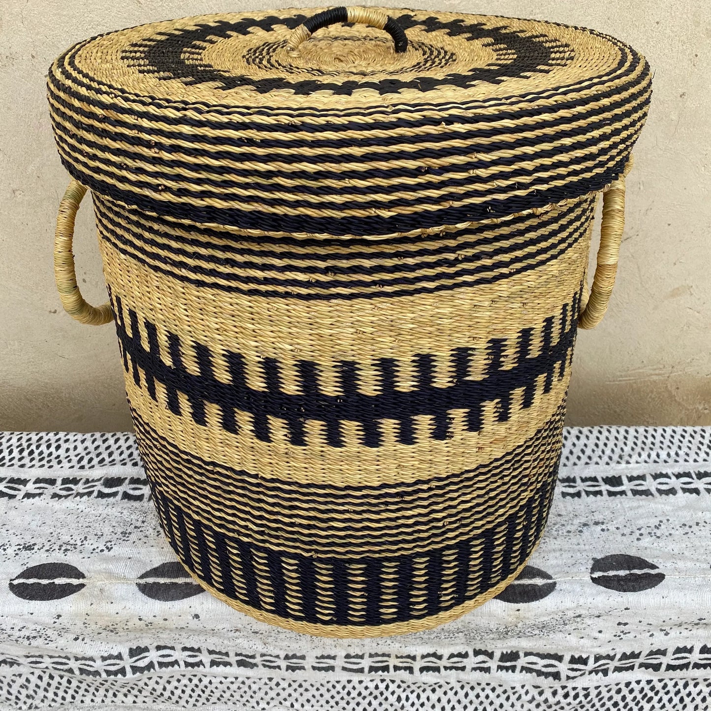 Black & Natural Lidded Bolga Hamper Basket/Laundry Basket - arabolgabaskets.com