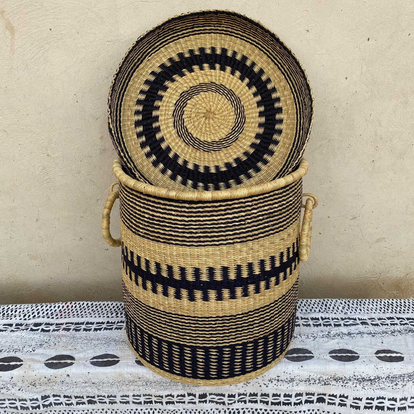 Black & Natural Lidded Bolga Hamper Basket/Laundry Basket - arabolgabaskets.com