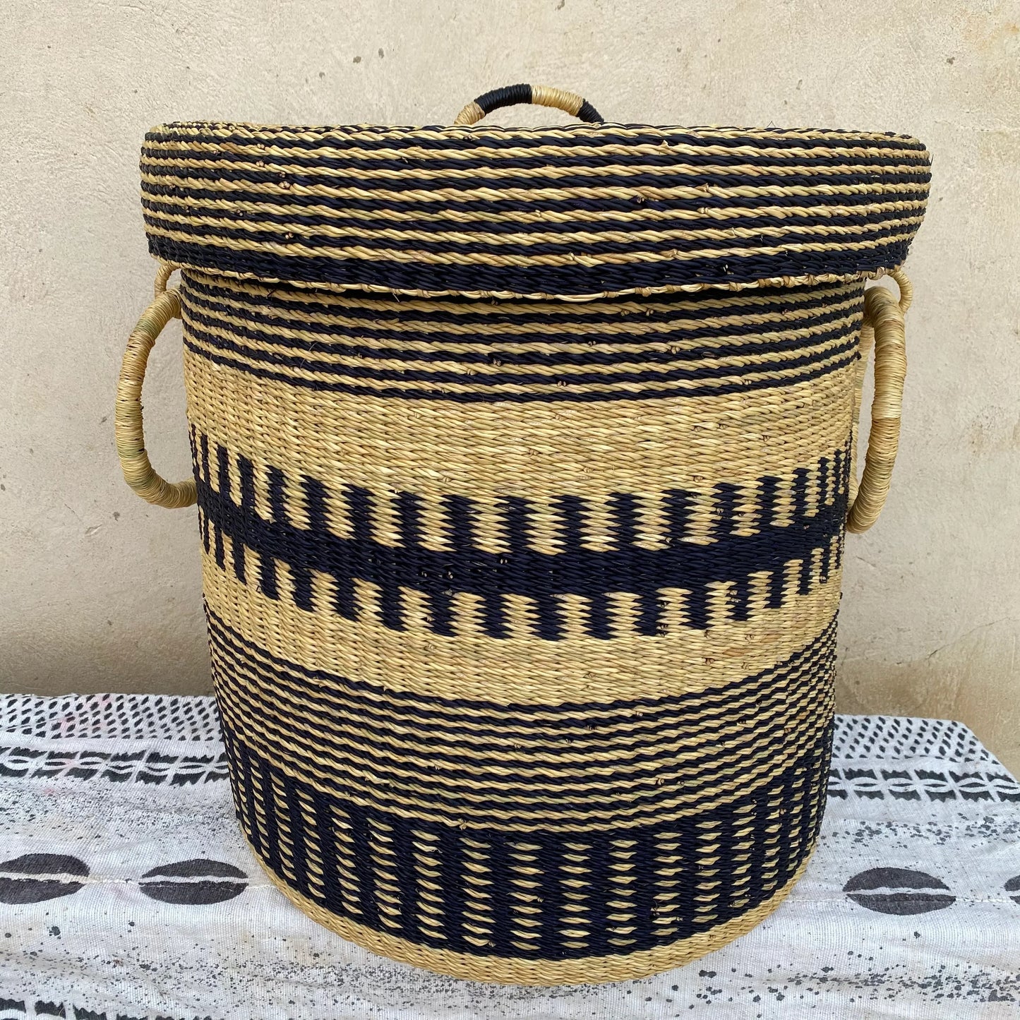 Black & Natural Lidded Bolga Hamper Basket/Laundry Basket - arabolgabaskets.com
