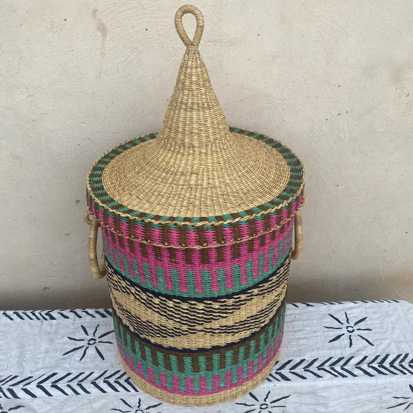 Lidded Bolga Laundry Basket - arabolgabaskets.com