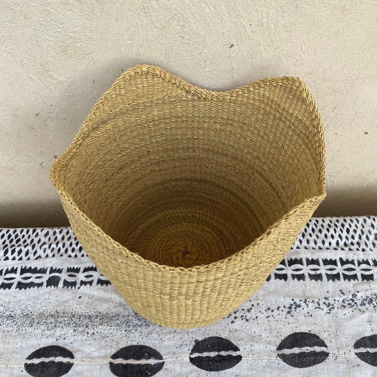 Natural Wave Planter Bolga Basket - arabolgabaskets.com