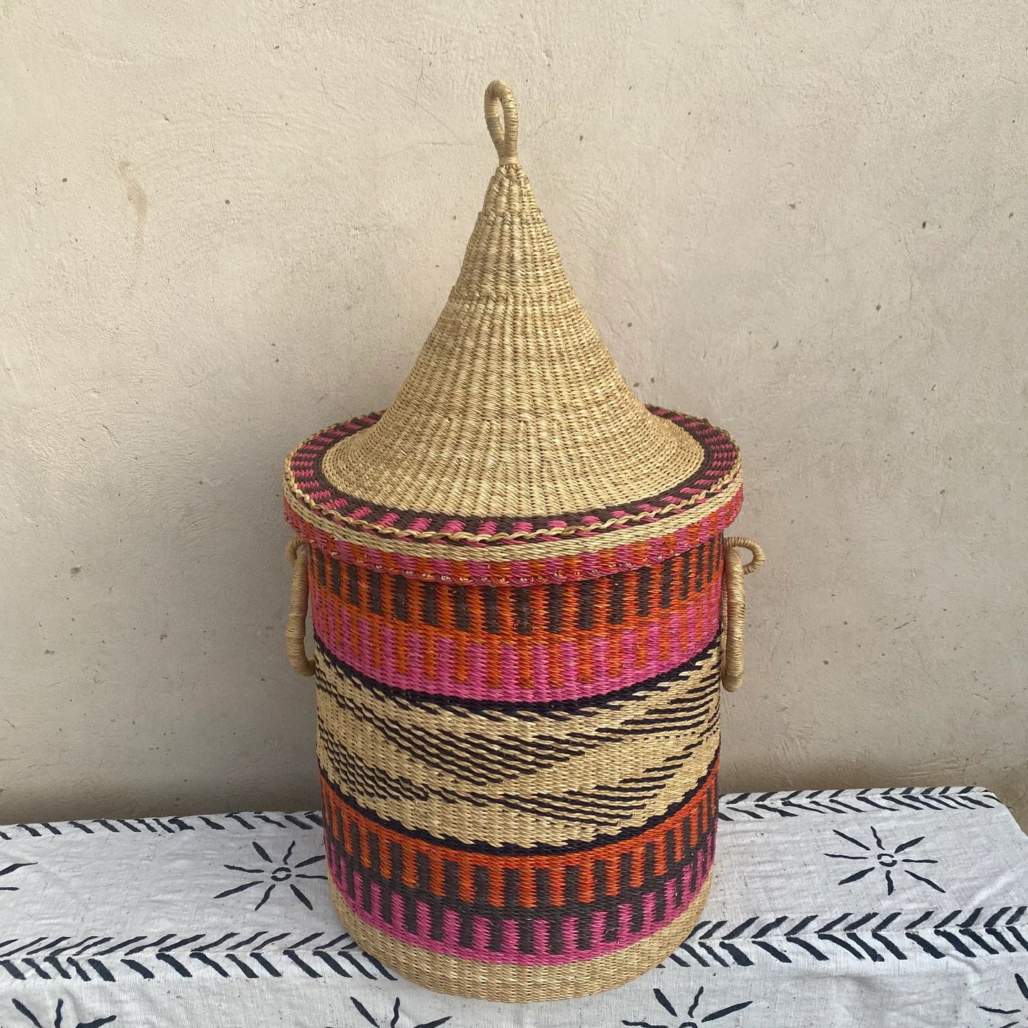 Lidded Bolga Laundry Basket - arabolgabaskets.com