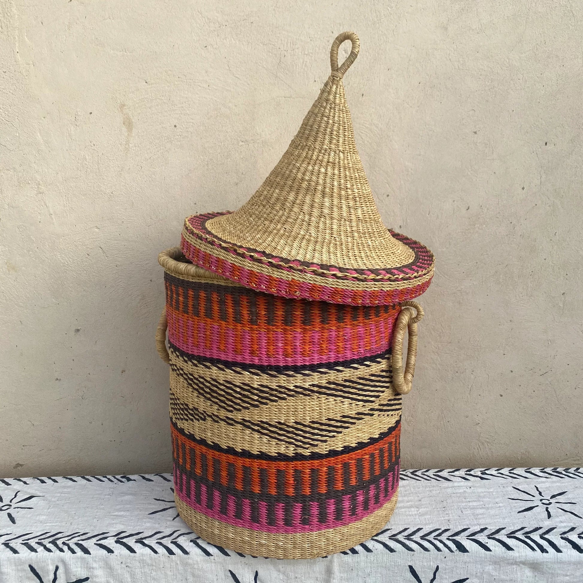 Lidded Bolga Laundry Basket - arabolgabaskets.com